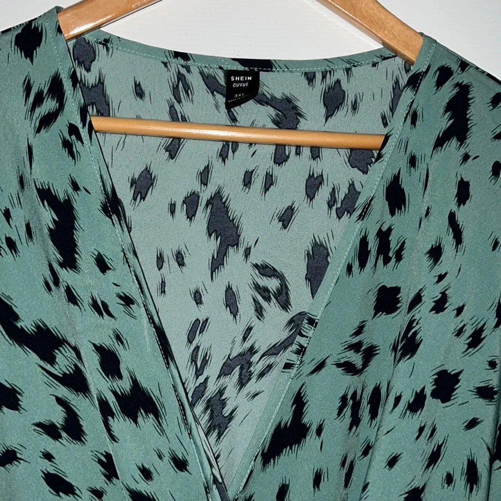 Plus Size Teal Printed V-Neck Swing Dress - Picture 4 of 10
